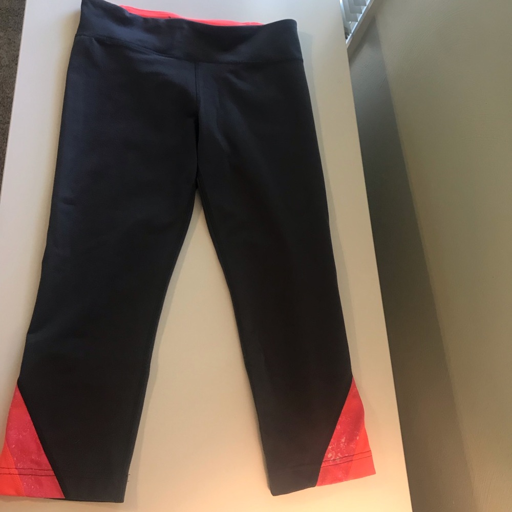 Under Armour Cropped Leggings